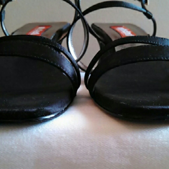 Kenneth Cole Reaction Black Sandals - Picture 2 of 4